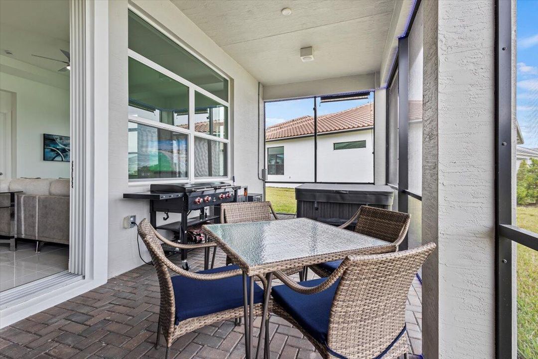 For Sale: $800,000 (3 beds, 3 baths, 2490 Square Feet)