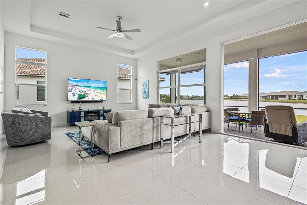 For Sale: $800,000 (3 beds, 3 baths, 2490 Square Feet)