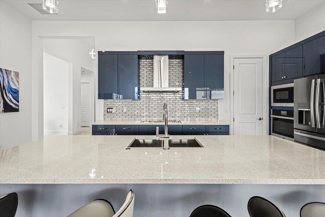 For Sale: $800,000 (3 beds, 3 baths, 2490 Square Feet)