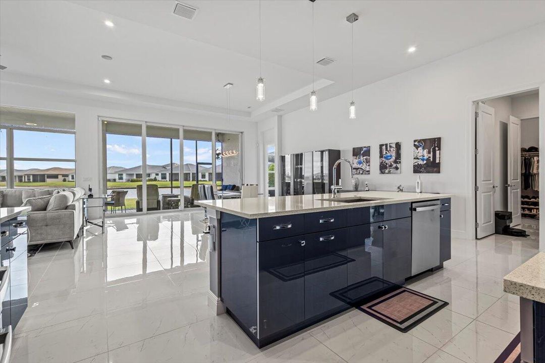 For Sale: $800,000 (3 beds, 3 baths, 2490 Square Feet)