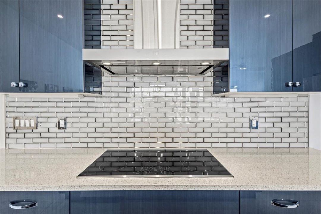 For Sale: $800,000 (3 beds, 3 baths, 2490 Square Feet)