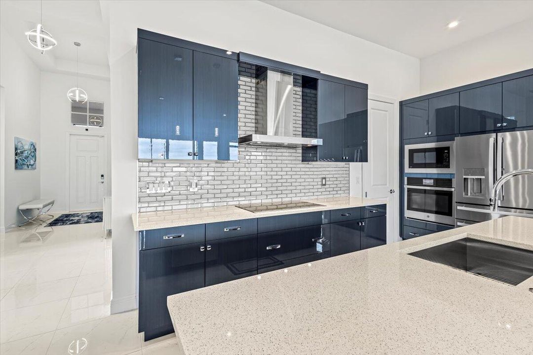 For Sale: $800,000 (3 beds, 3 baths, 2490 Square Feet)