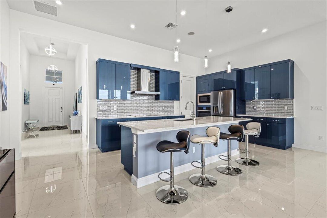 For Sale: $800,000 (3 beds, 3 baths, 2490 Square Feet)