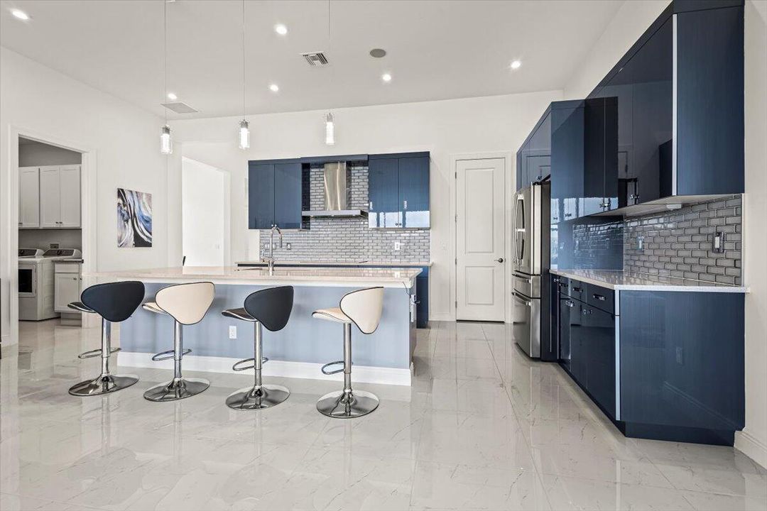 For Sale: $800,000 (3 beds, 3 baths, 2490 Square Feet)