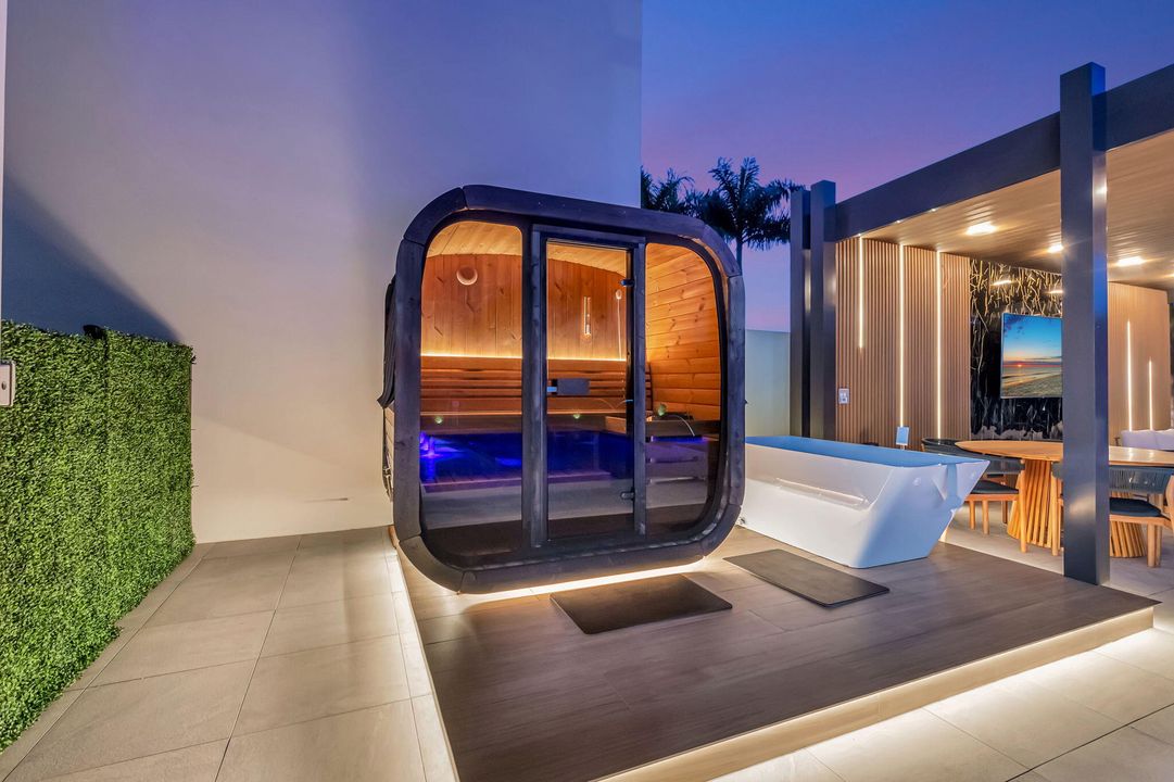 For Sale: $3,799,999 (5 beds, 6 baths, 5170 Square Feet)