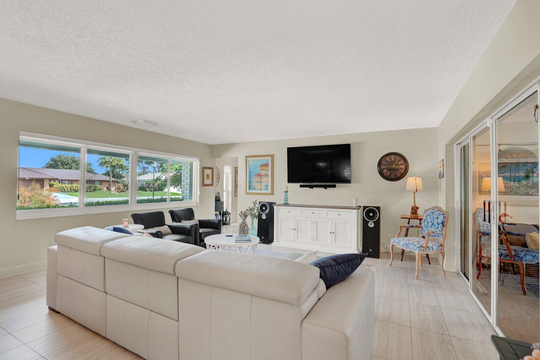 待售: $719,000 (2 贝兹, 2 浴室, 1913 平方英尺)