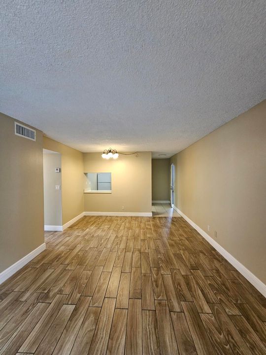 На продажу: $169,500 (2 спален, 1 ванн, 850 Квадратных фут)