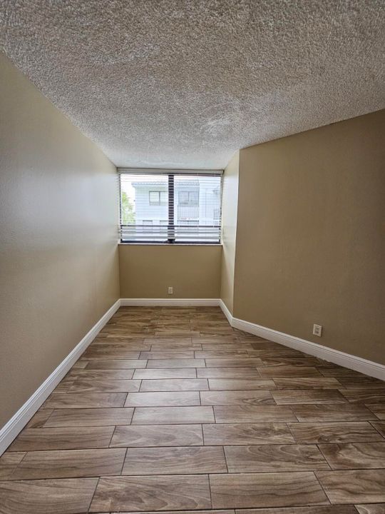 На продажу: $169,500 (2 спален, 1 ванн, 850 Квадратных фут)