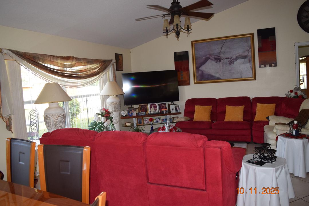 Activo con contrato: $2,300 (3 camas, 2 baños, 1477 Pies cuadrados)