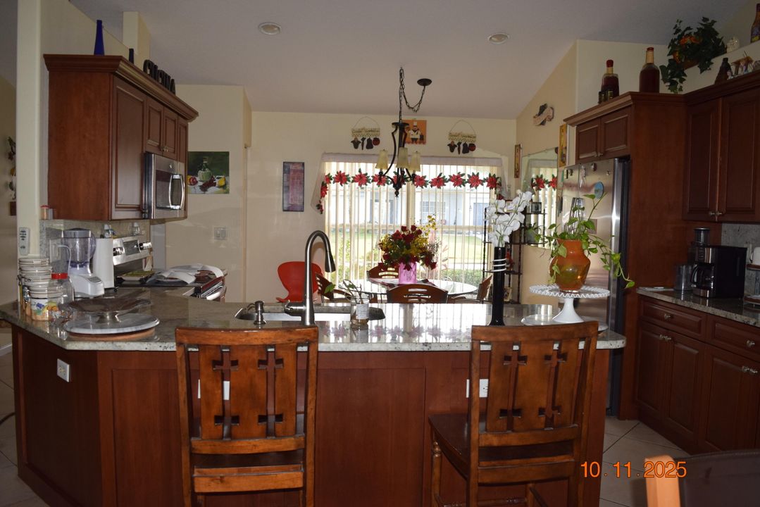 Activo con contrato: $2,300 (3 camas, 2 baños, 1477 Pies cuadrados)