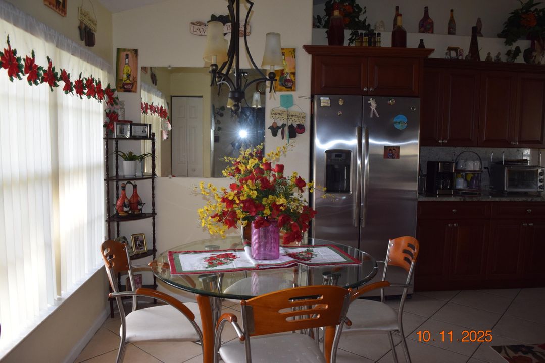 Activo con contrato: $2,300 (3 camas, 2 baños, 1477 Pies cuadrados)