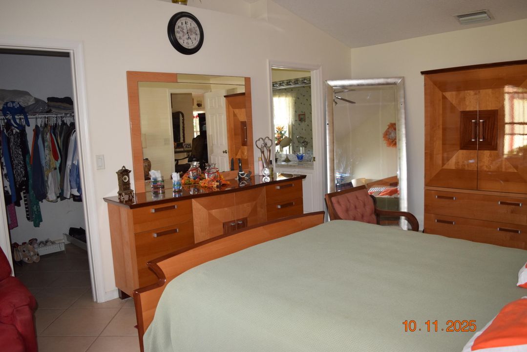 Activo con contrato: $2,300 (3 camas, 2 baños, 1477 Pies cuadrados)