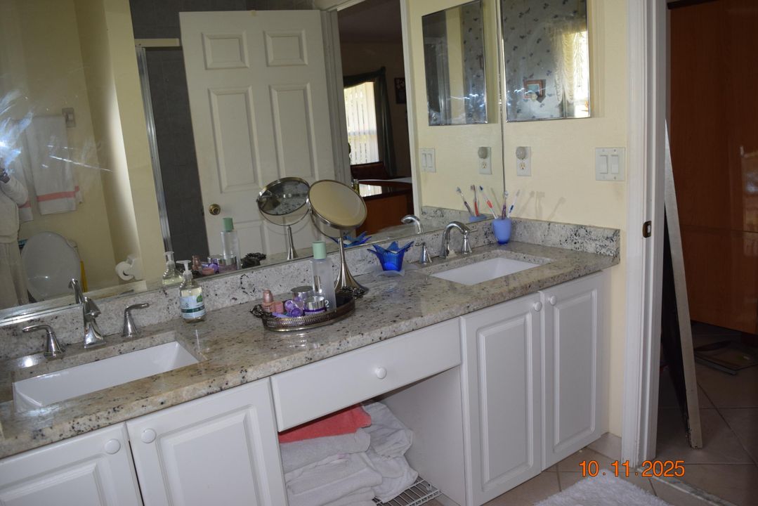 Activo con contrato: $2,300 (3 camas, 2 baños, 1477 Pies cuadrados)