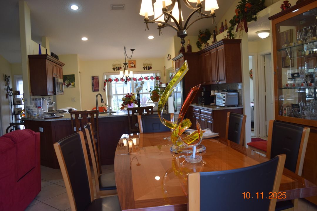 Activo con contrato: $2,300 (3 camas, 2 baños, 1477 Pies cuadrados)