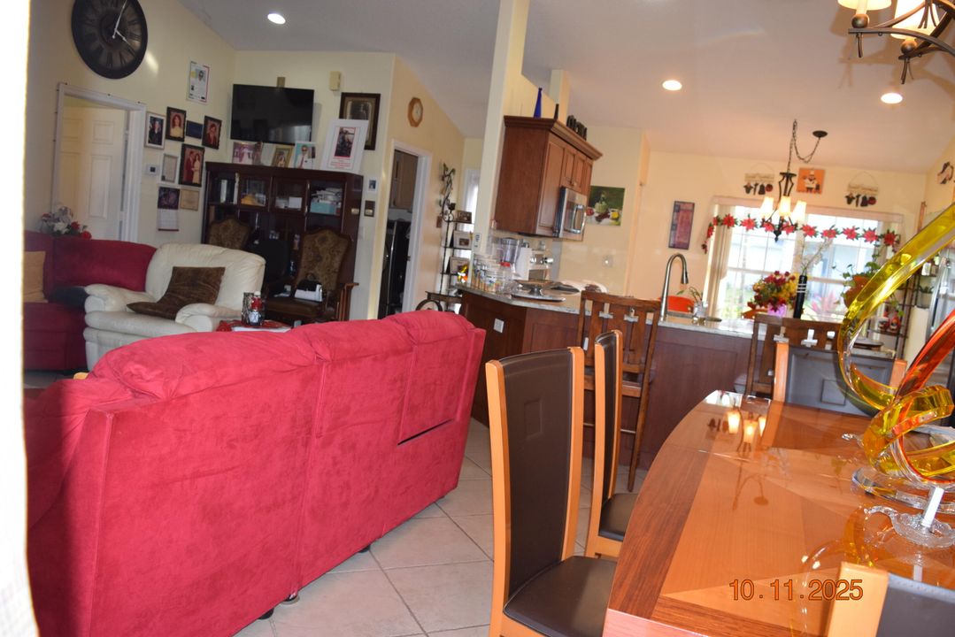 Activo con contrato: $2,300 (3 camas, 2 baños, 1477 Pies cuadrados)