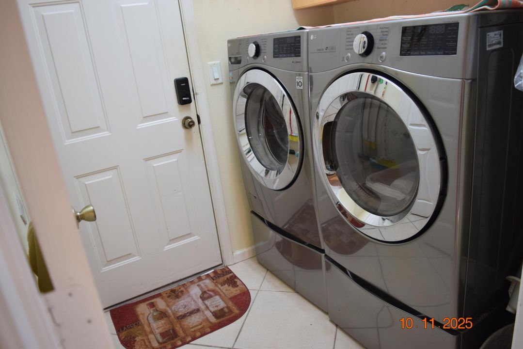 Activo con contrato: $2,300 (3 camas, 2 baños, 1477 Pies cuadrados)