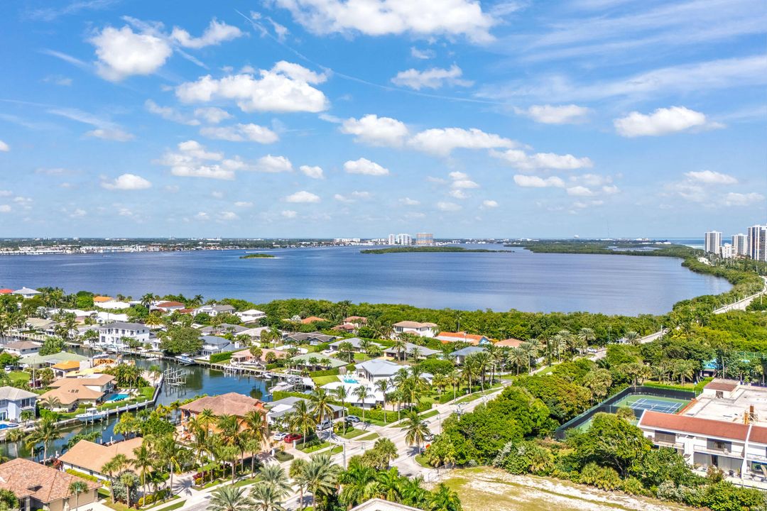 For Sale: $3,175,000 (3 beds, 3 baths, 4069 Square Feet)