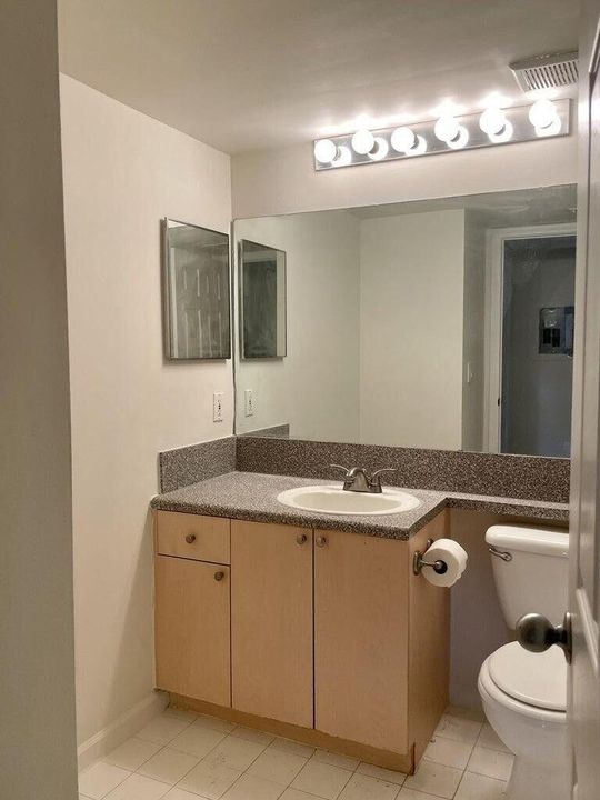 待售: $210,000 (1 贝兹, 1 浴室, 802 平方英尺)