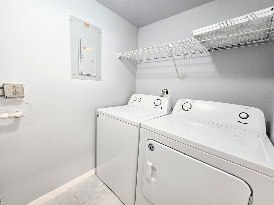 Active With Contract: $1,250 (1 beds, 1 baths, 682 Square Feet)