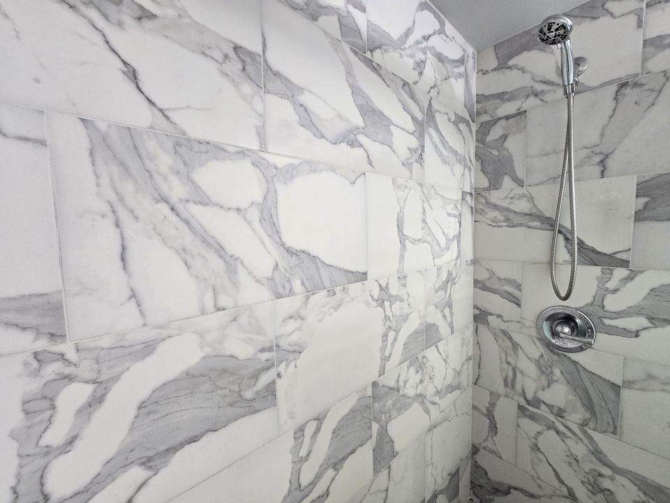 Active With Contract: $1,250 (1 beds, 1 baths, 682 Square Feet)