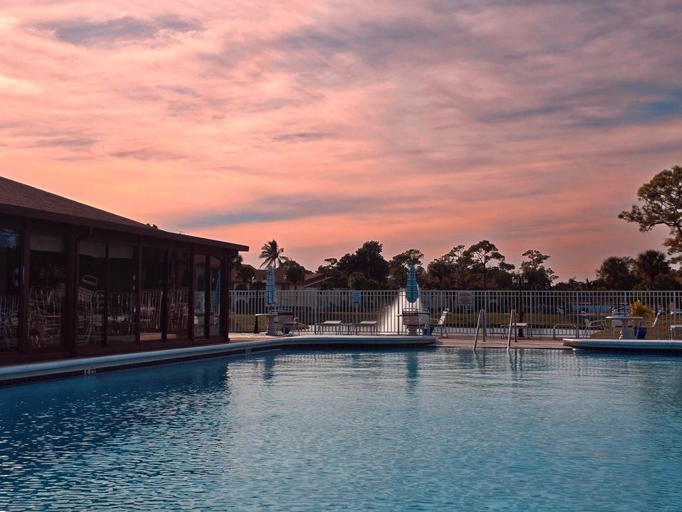 Active With Contract: $1,250 (1 beds, 1 baths, 682 Square Feet)