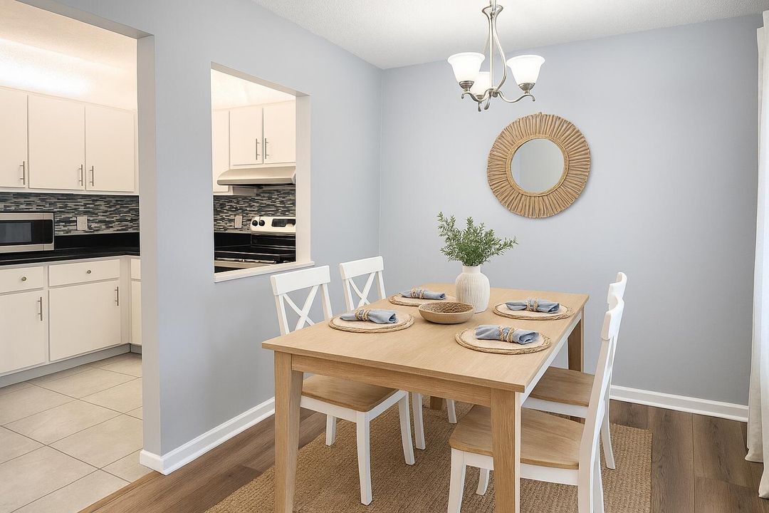 Active With Contract: $1,250 (1 beds, 1 baths, 682 Square Feet)