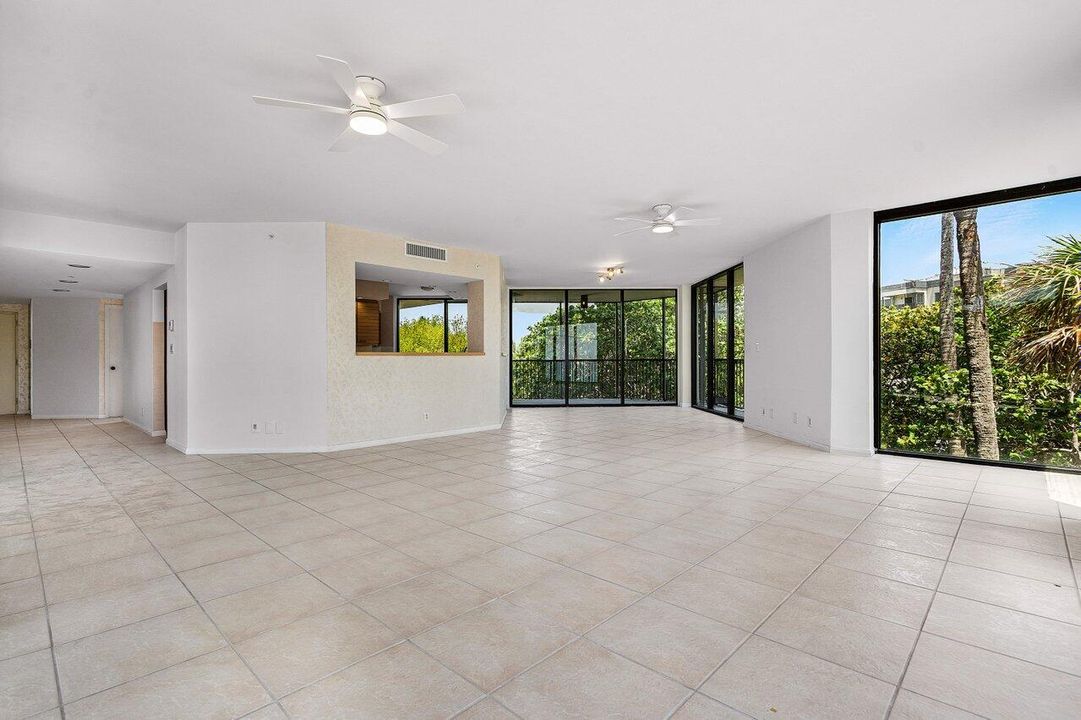 Active With Contract: $1,075,000 (3 beds, 3 baths, 2488 Square Feet)