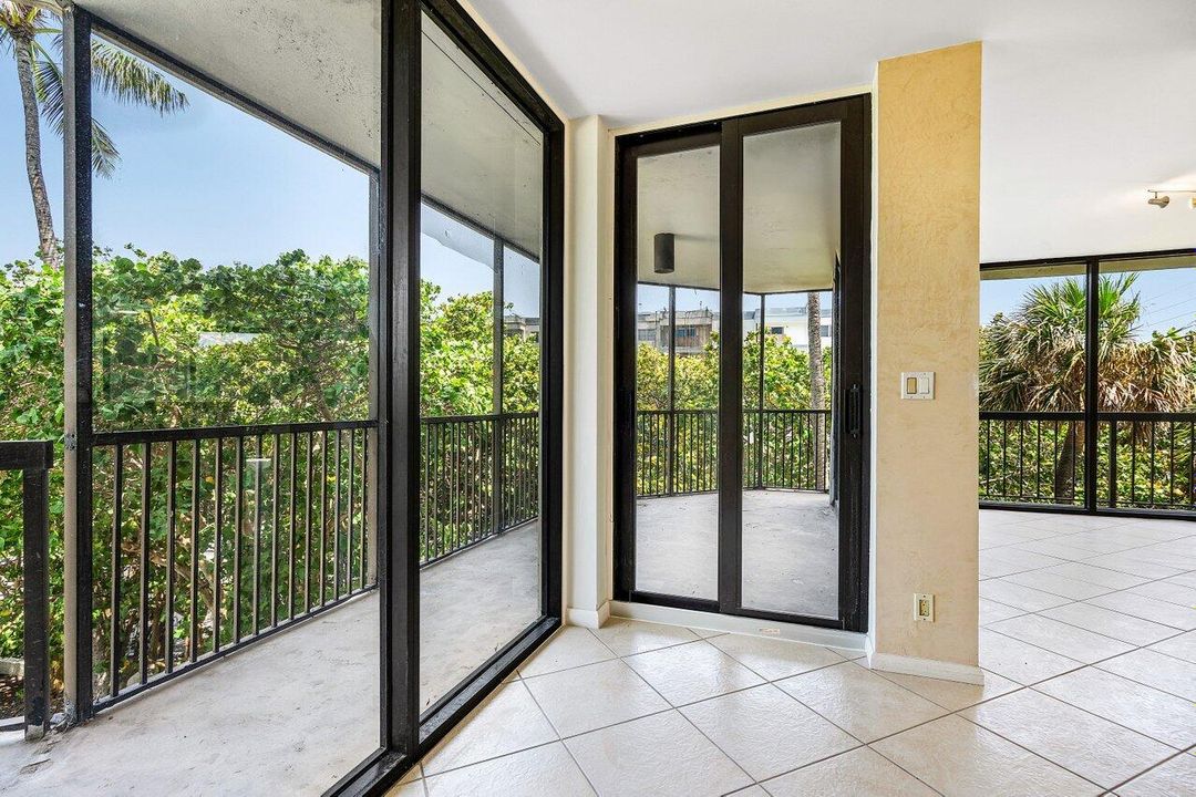 Active With Contract: $1,075,000 (3 beds, 3 baths, 2488 Square Feet)