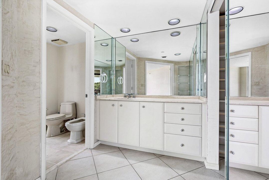 Active With Contract: $1,075,000 (3 beds, 3 baths, 2488 Square Feet)