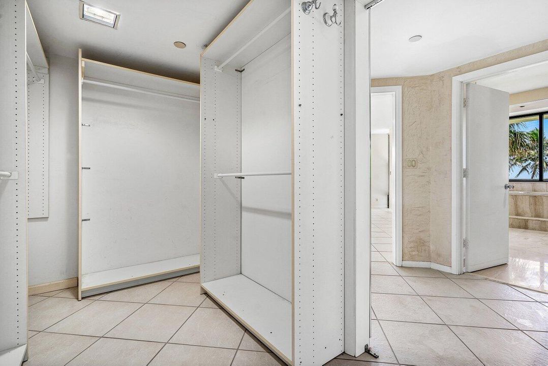 Active With Contract: $1,075,000 (3 beds, 3 baths, 2488 Square Feet)