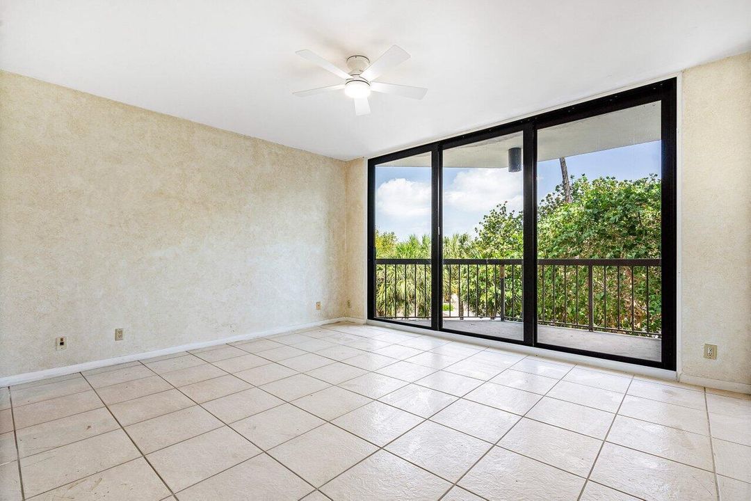 Active With Contract: $1,075,000 (3 beds, 3 baths, 2488 Square Feet)