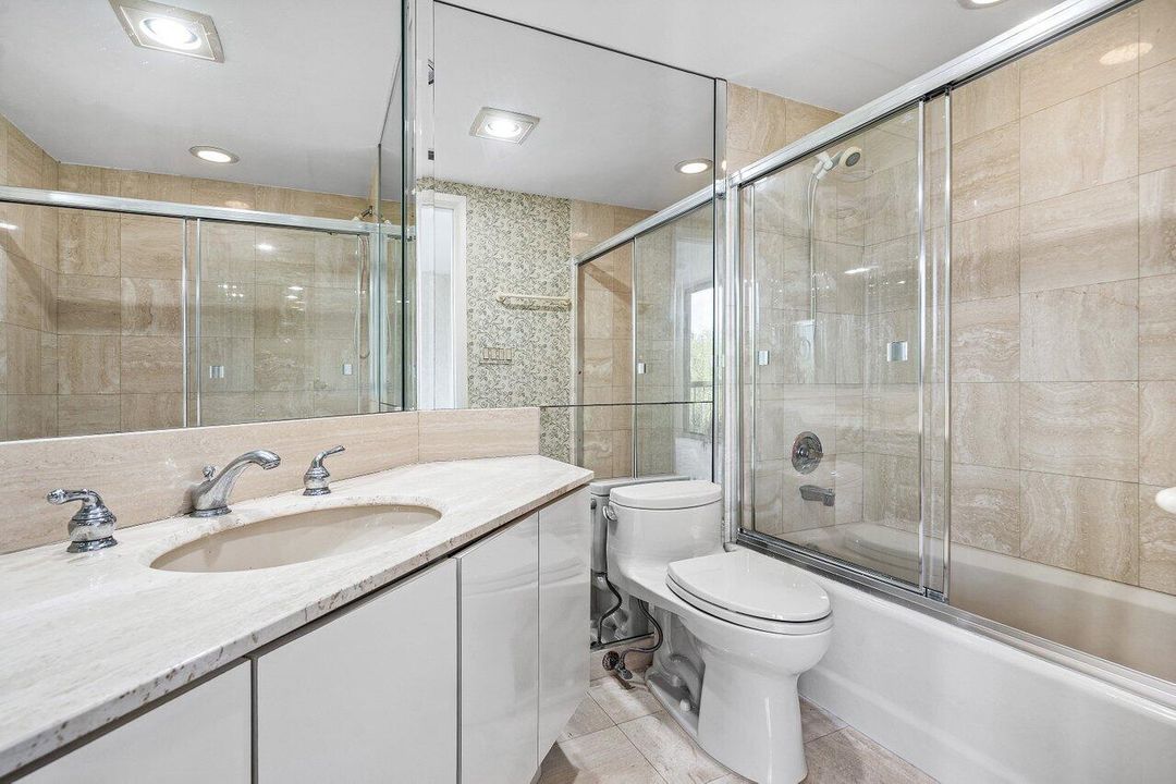 Active With Contract: $1,075,000 (3 beds, 3 baths, 2488 Square Feet)