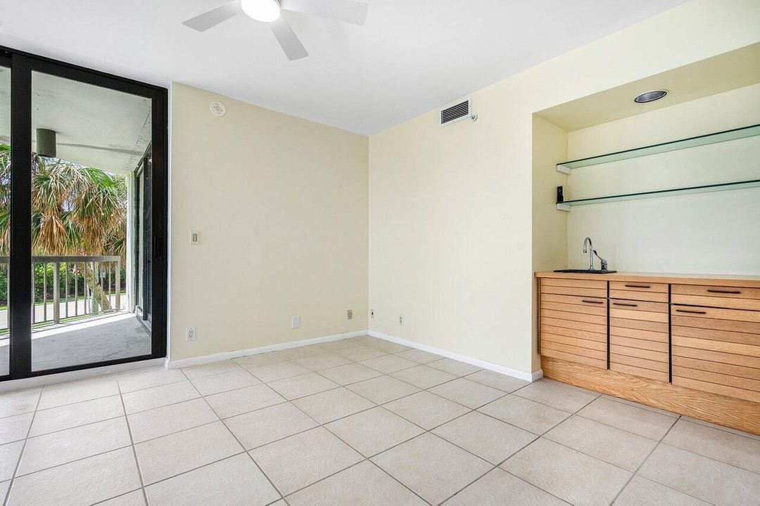 Active With Contract: $1,075,000 (3 beds, 3 baths, 2488 Square Feet)