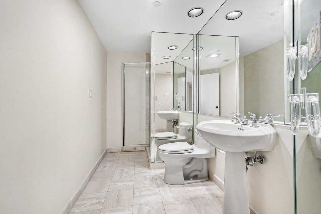 Active With Contract: $1,075,000 (3 beds, 3 baths, 2488 Square Feet)