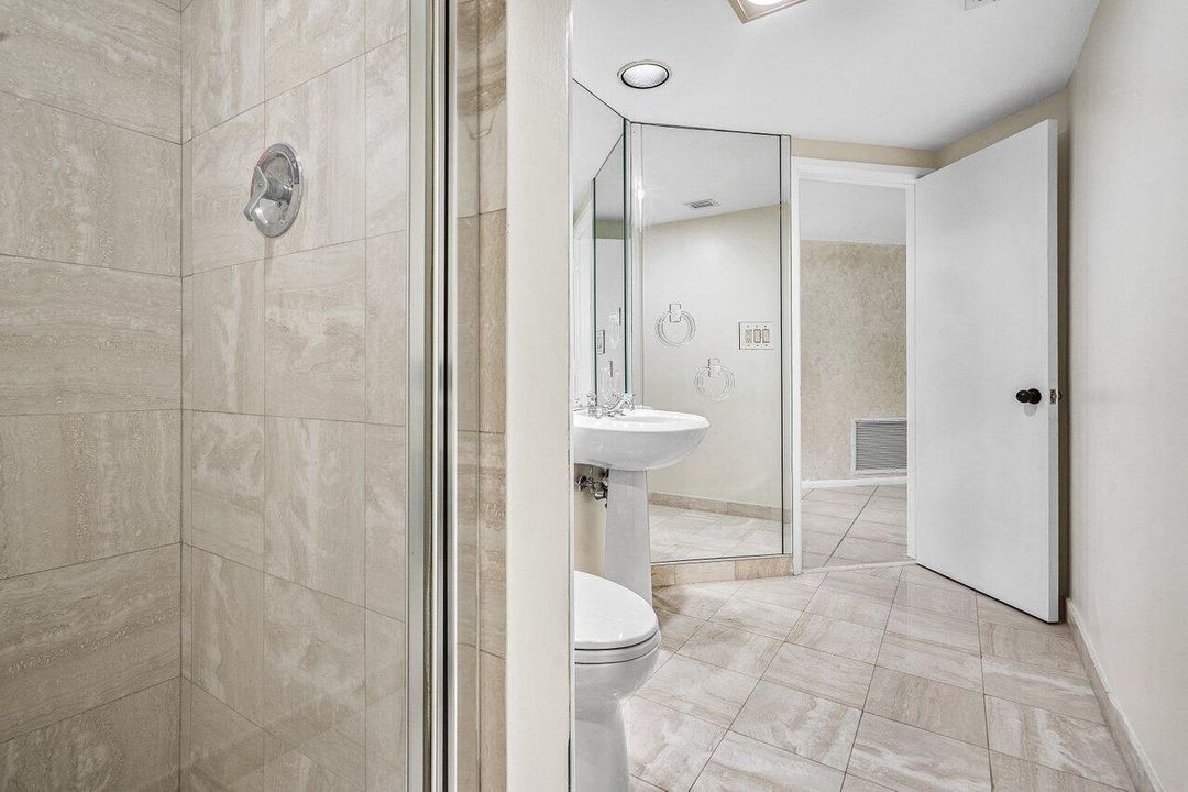 Active With Contract: $1,075,000 (3 beds, 3 baths, 2488 Square Feet)