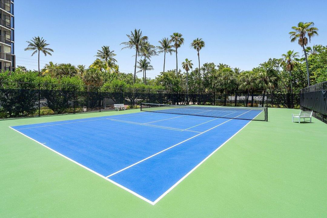 Active With Contract: $1,075,000 (3 beds, 3 baths, 2488 Square Feet)