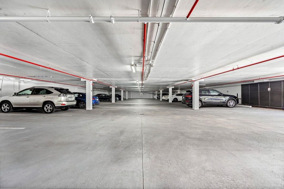 Active With Contract: $1,075,000 (3 beds, 3 baths, 2488 Square Feet)