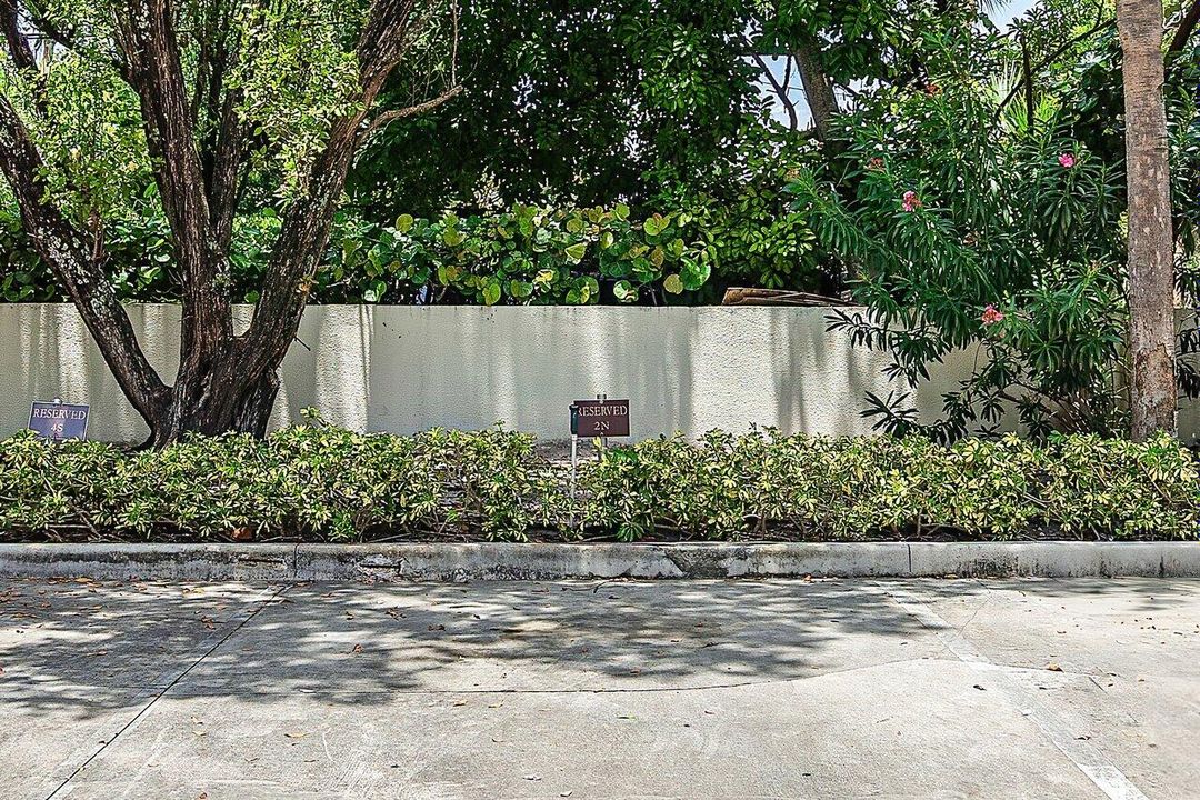 Active With Contract: $1,075,000 (3 beds, 3 baths, 2488 Square Feet)