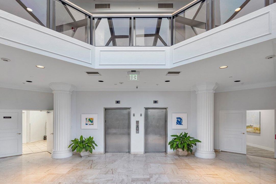 Active With Contract: $1,075,000 (3 beds, 3 baths, 2488 Square Feet)