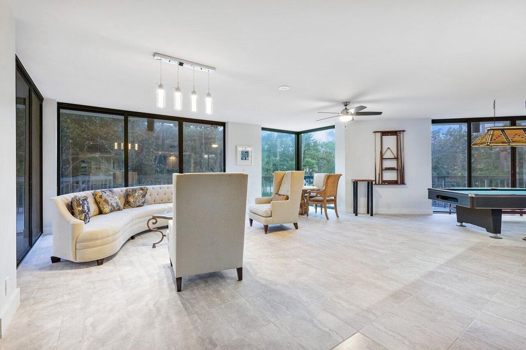 Active With Contract: $1,075,000 (3 beds, 3 baths, 2488 Square Feet)