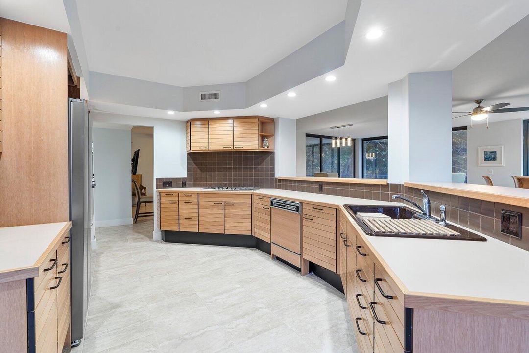 Active With Contract: $1,075,000 (3 beds, 3 baths, 2488 Square Feet)