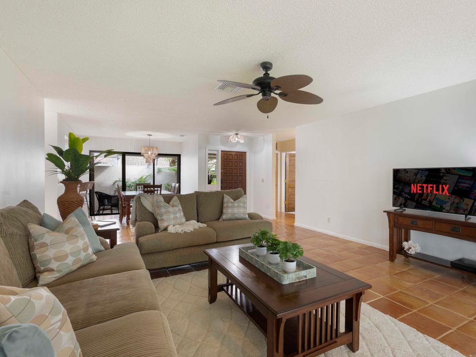 待售: $385,900 (2 贝兹, 2 浴室, 1581 平方英尺)