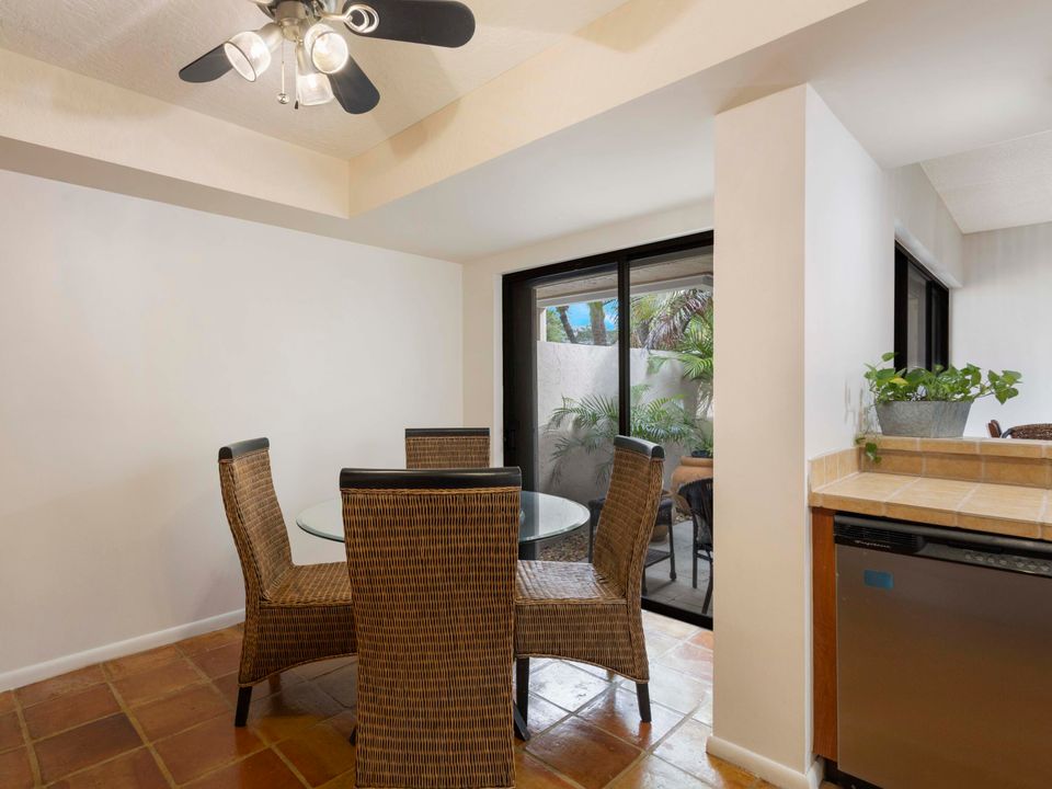 待售: $385,900 (2 贝兹, 2 浴室, 1581 平方英尺)