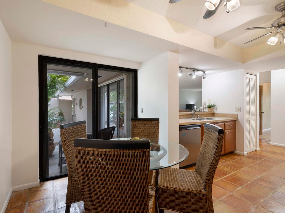 待售: $385,900 (2 贝兹, 2 浴室, 1581 平方英尺)