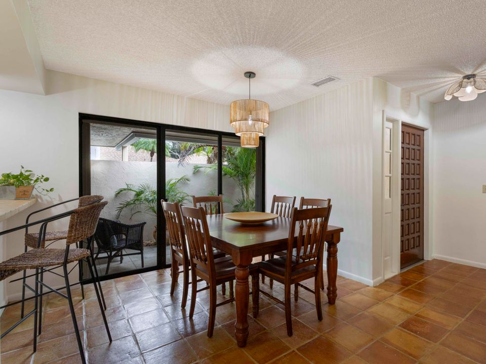 待售: $385,900 (2 贝兹, 2 浴室, 1581 平方英尺)