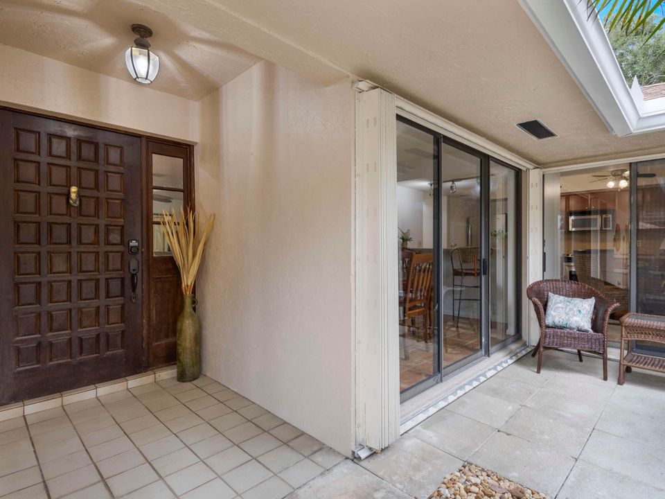 待售: $385,900 (2 贝兹, 2 浴室, 1581 平方英尺)