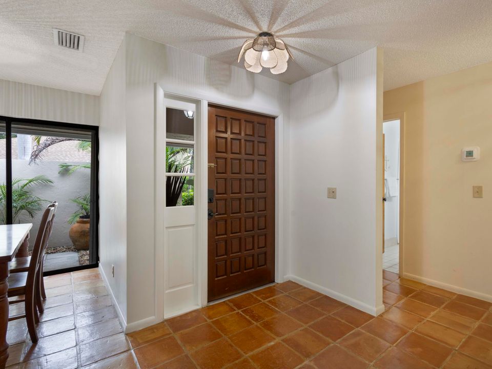 待售: $385,900 (2 贝兹, 2 浴室, 1581 平方英尺)