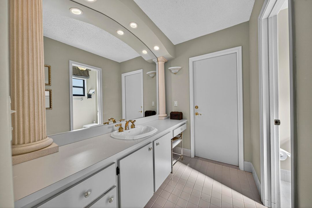 Под контрактом: $550,000 (3 спален, 2 ванн, 1927 Квадратных фут)