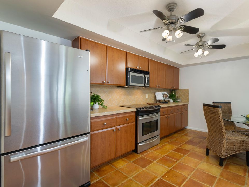 待售: $385,900 (2 贝兹, 2 浴室, 1581 平方英尺)