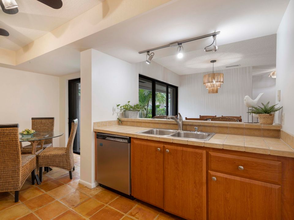 待售: $385,900 (2 贝兹, 2 浴室, 1581 平方英尺)